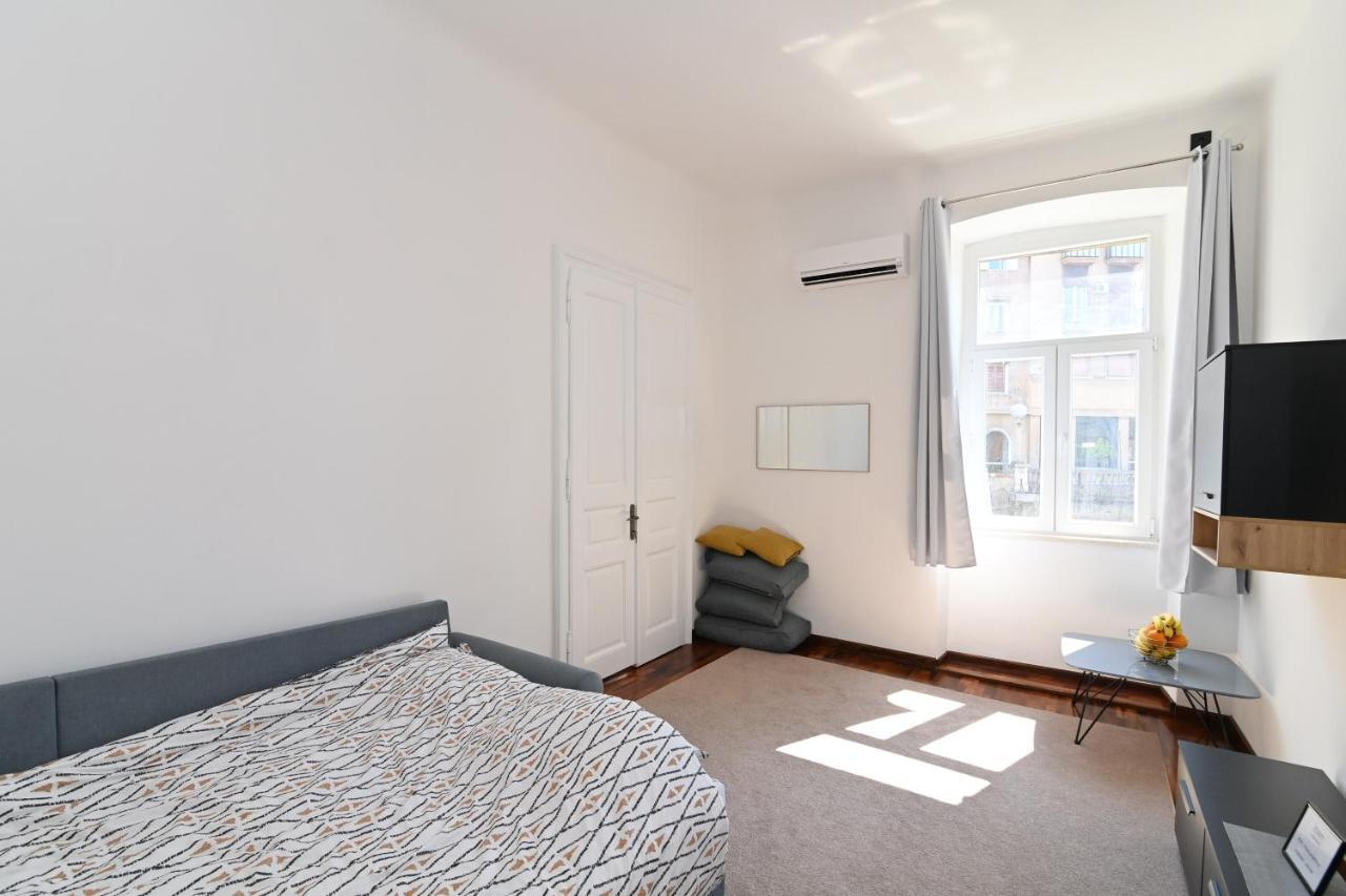 Appartamento Tyson Apartman Fiume Esterno foto